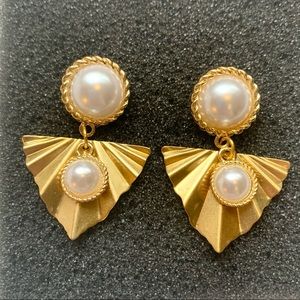 Double Pearl Gold Stud Earrings with Fan